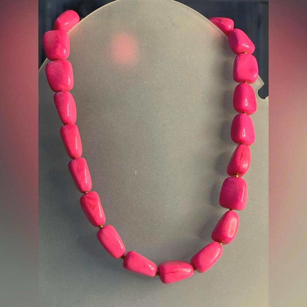 60's Vintage Crown TRIFARI Magenta Chicklet Beaded Necklace RARE - Picture 5 of 5